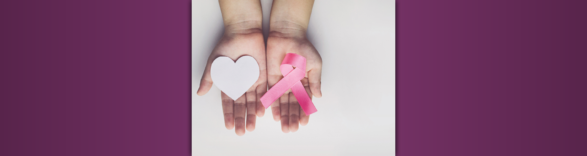 Ein Herz und eine pinke Schleife.