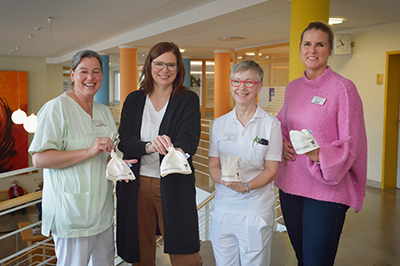 Ein Gruppenfoto von vier Frauen.