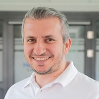 Porträtfoto von Mustafa Armagan.