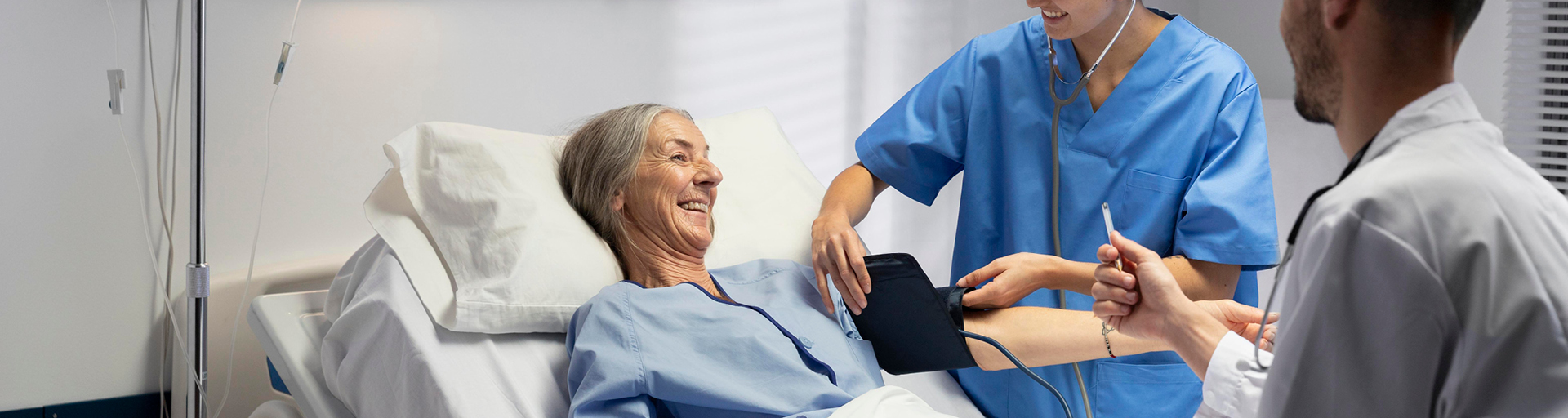 Chirurgin mit Schutzkleidung